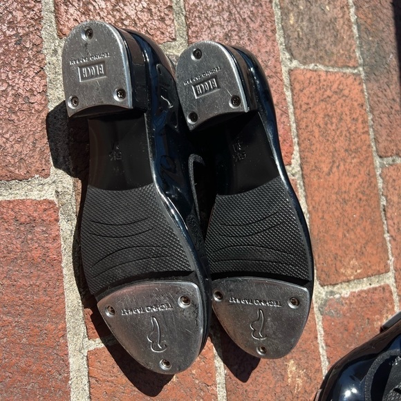Tap Shoes For Girls. Size 5 1/2 youth, 6 children, and 6 children - Picture 4 of 9